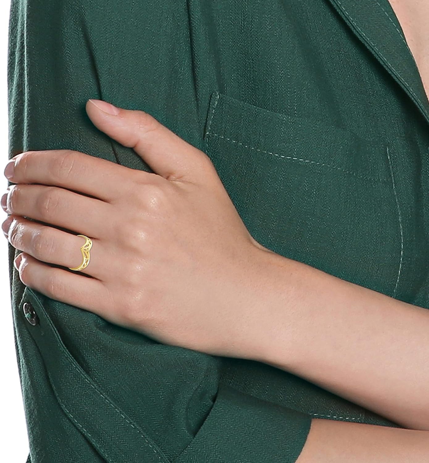 10K Yellow Gold Glamorous Openwork Filigree V or Chevron Shaped Tapered Band Style Statement Ring