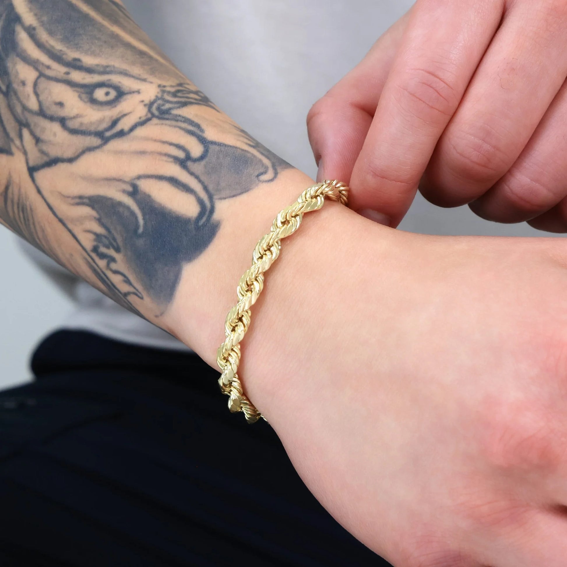 Exquisite 14K Yellow Gold 7mm Diamond Cut Rope Chain Bracelet for Men - Italian Craftsmanship (7.5"-9")